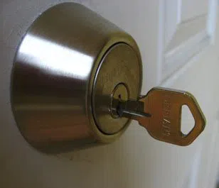 Locksmith Master Shop San Antonio, TX 210-780-7315 - 13-Key-Broke-In-Lock